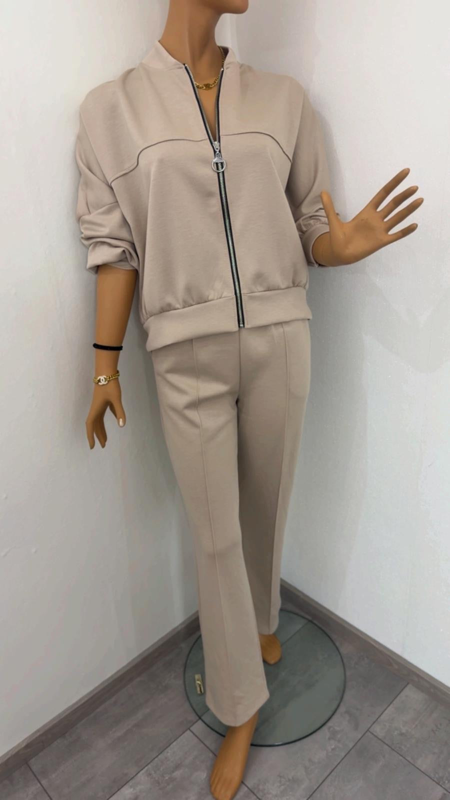 Sportlich-elegantes Zweiteiler-Set in Beige