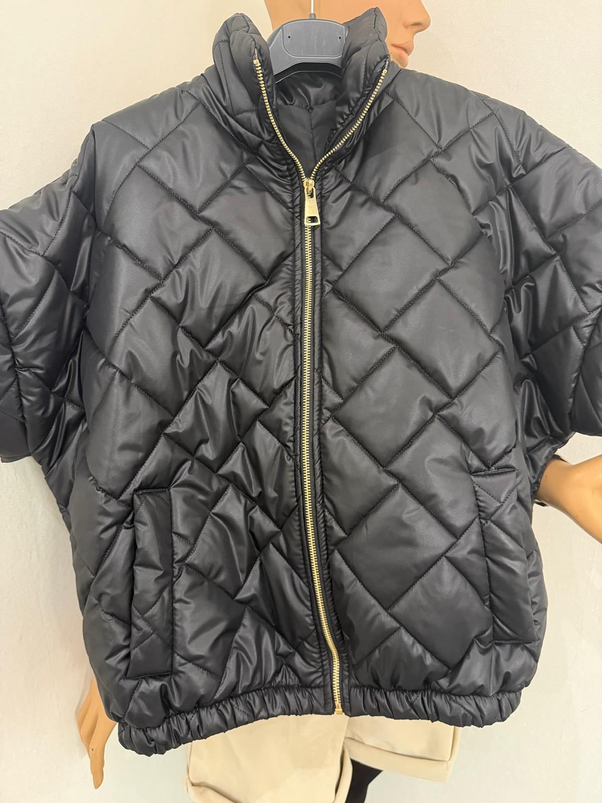 Stylische schwarze Steppweste