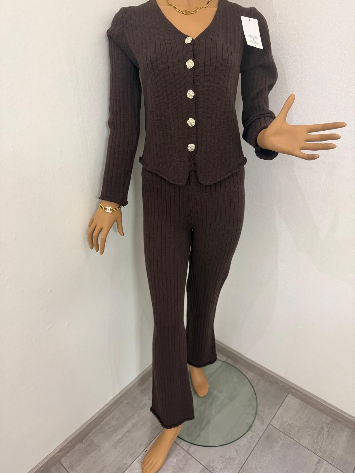 Elegantes Rippstrick-Set in Schokobraun