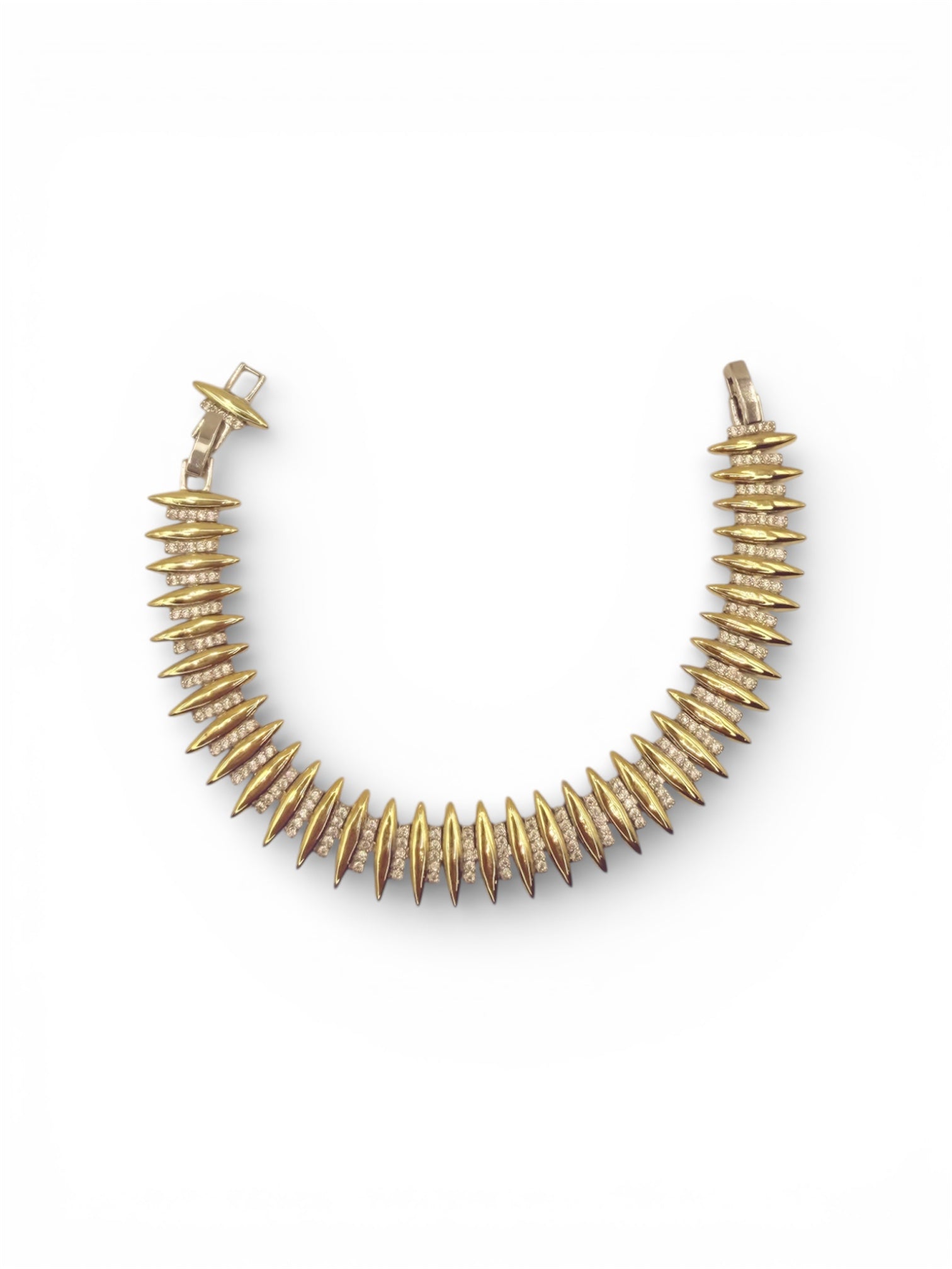 Statement-Armband in Goldoptik mit spitz zulaufenden Designelementen