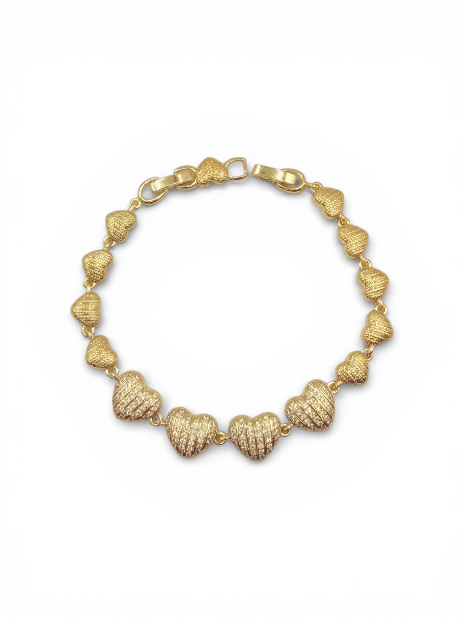 Herzarmband in strukturierter Goldoptik