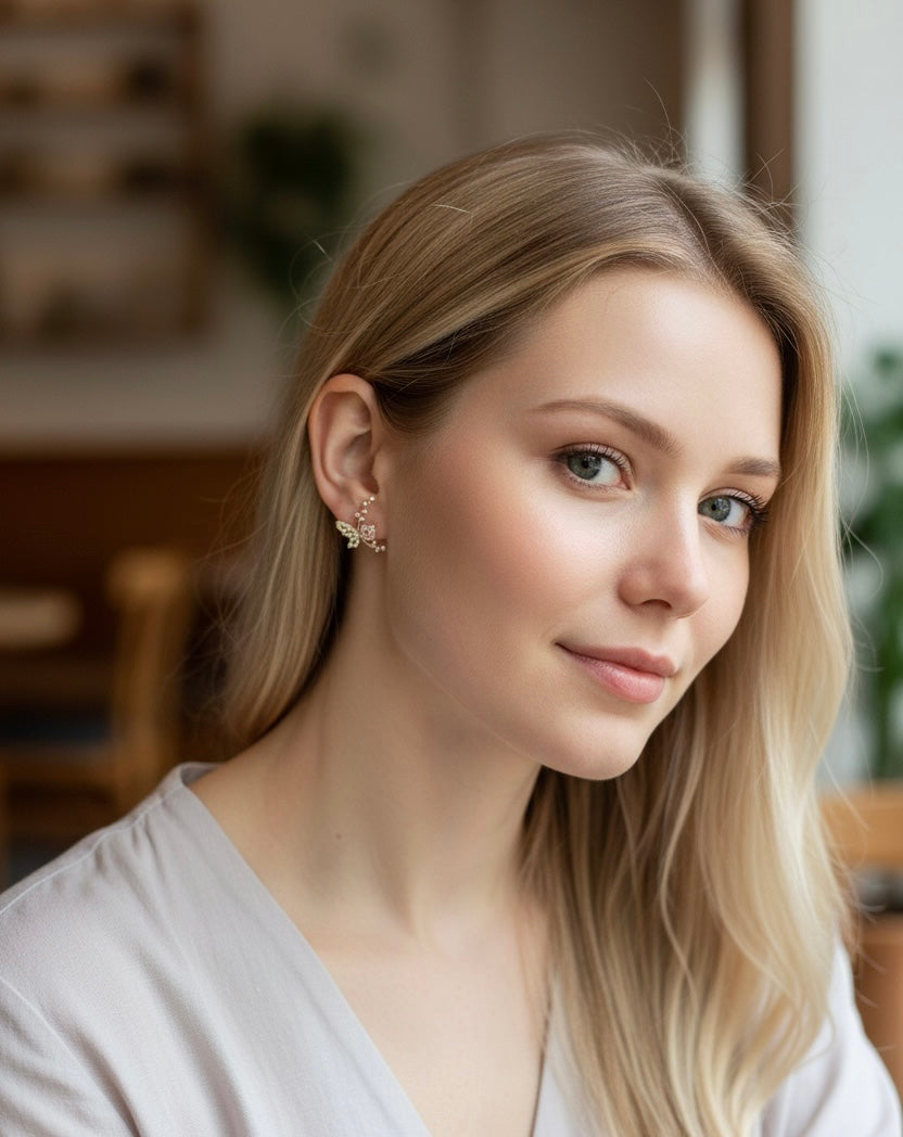 Zarte Flügel-Ohrringe mit funkelnden Akzenten