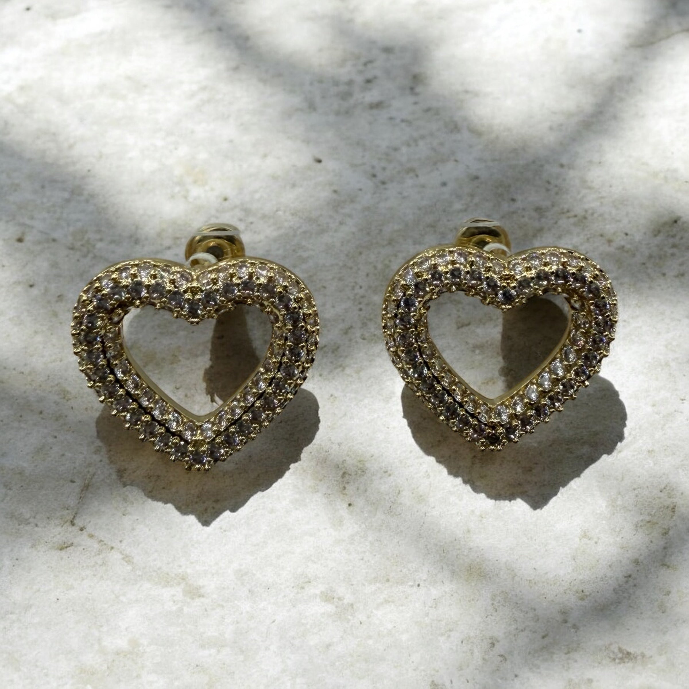 Ohrstecker in Herzform vereinen