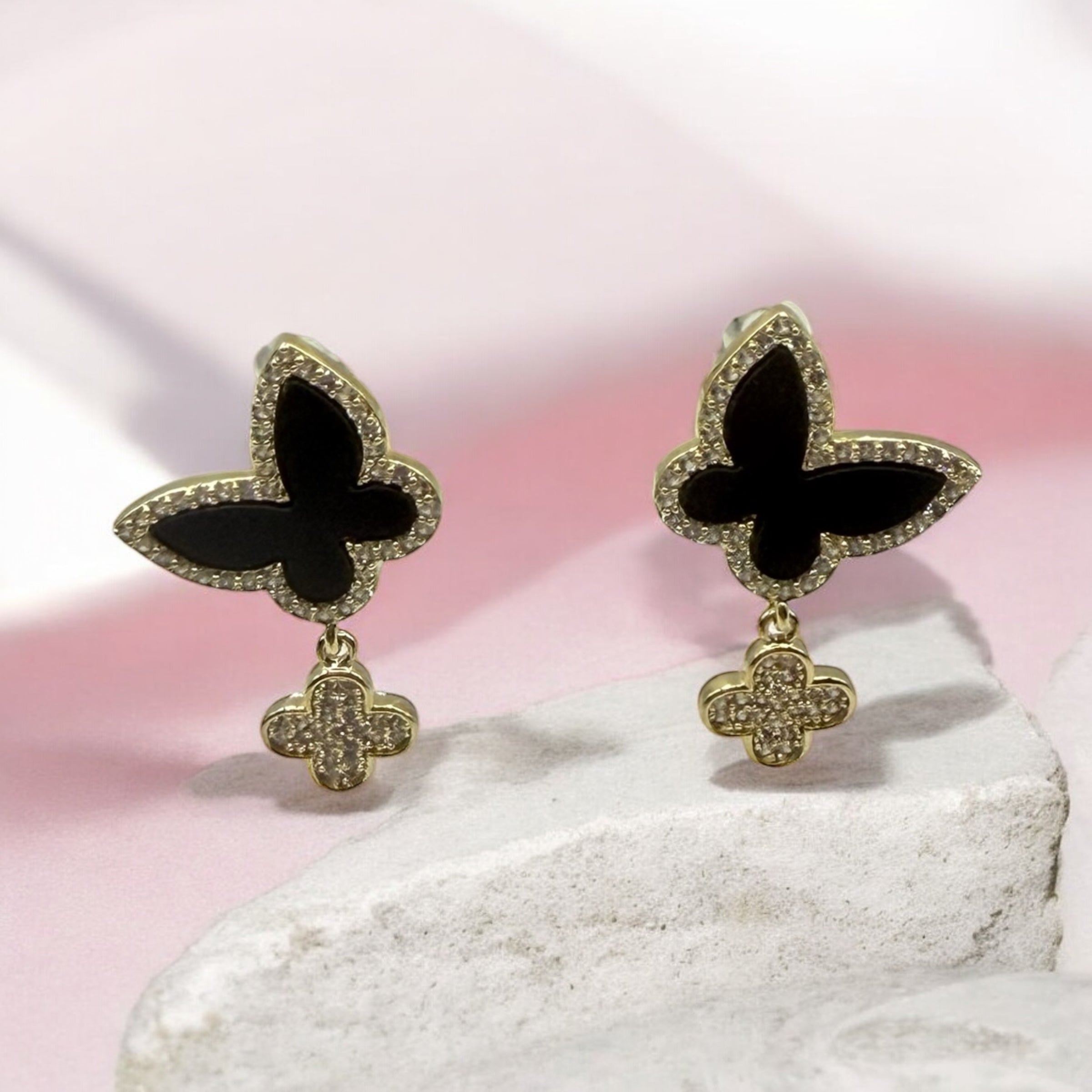 Elegantes Schmetterlings-Ohrhänger mit schwarzem Akzent & zirkonia