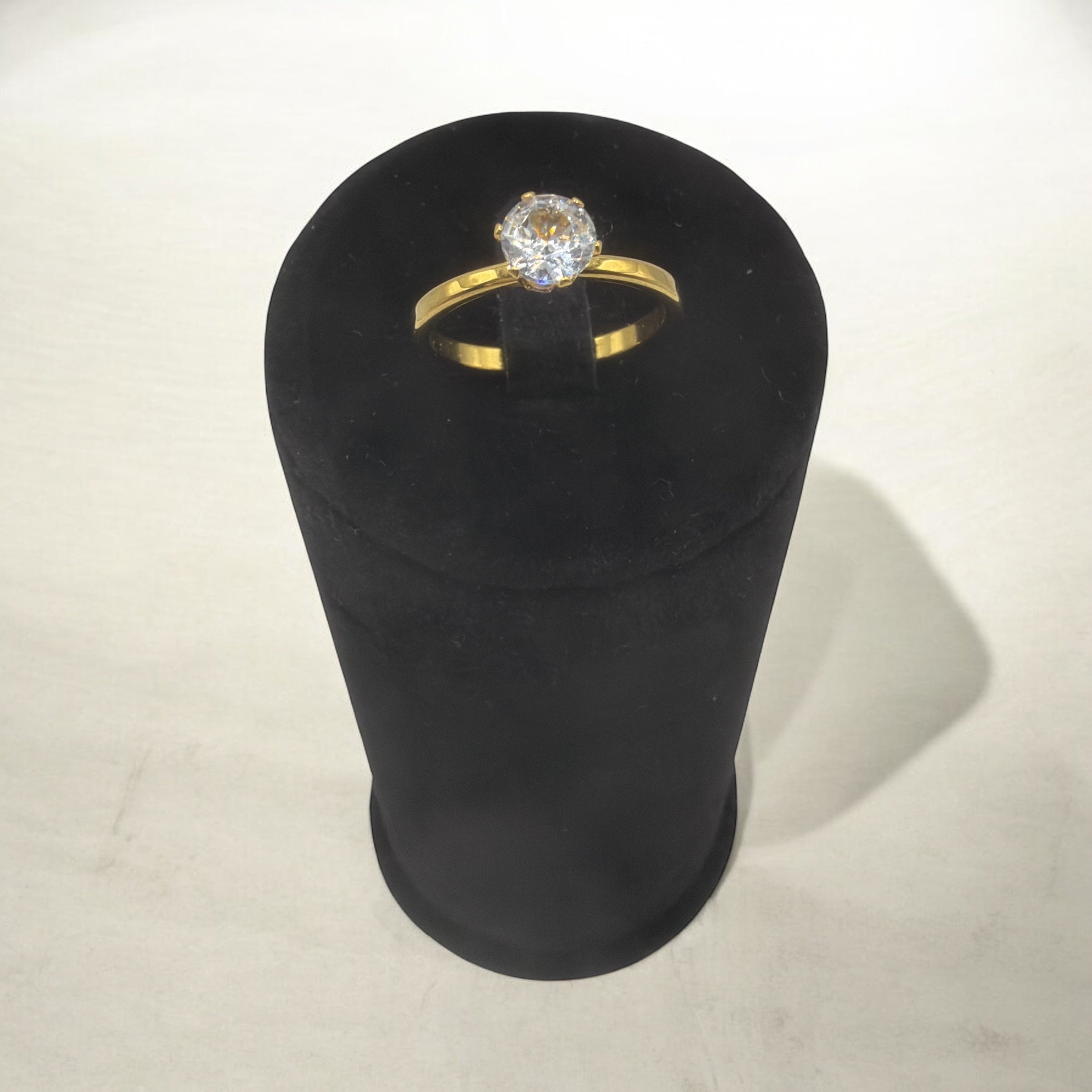 Klassischer Solitär-Ring mit Zirkonia – Zeitlose Eleganz in Goldoptik