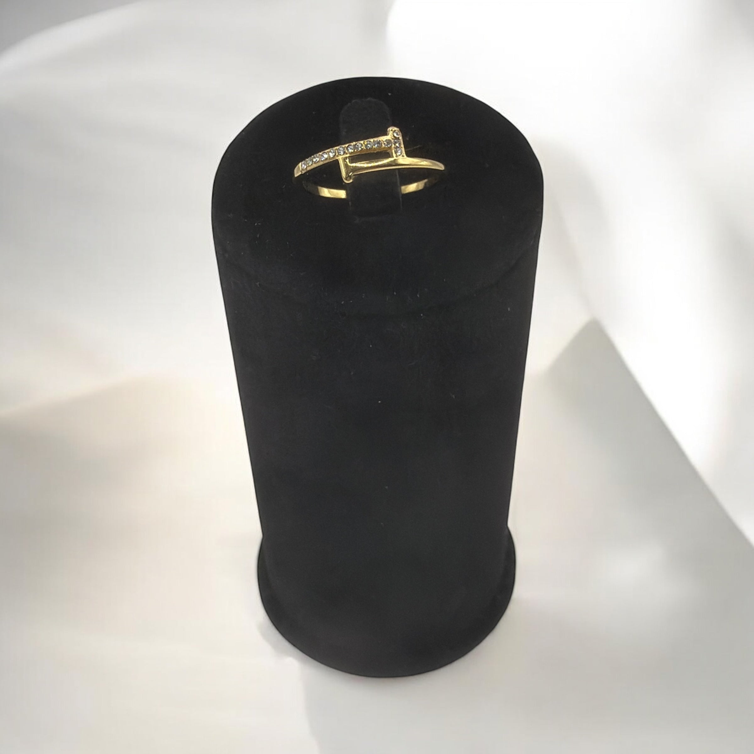 Minimalistischer Ring mit Zirkonia – Moderne Eleganz in Goldoptik