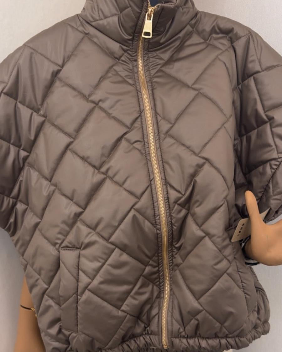 Kurz geschnittene Steppjacke in Taupe