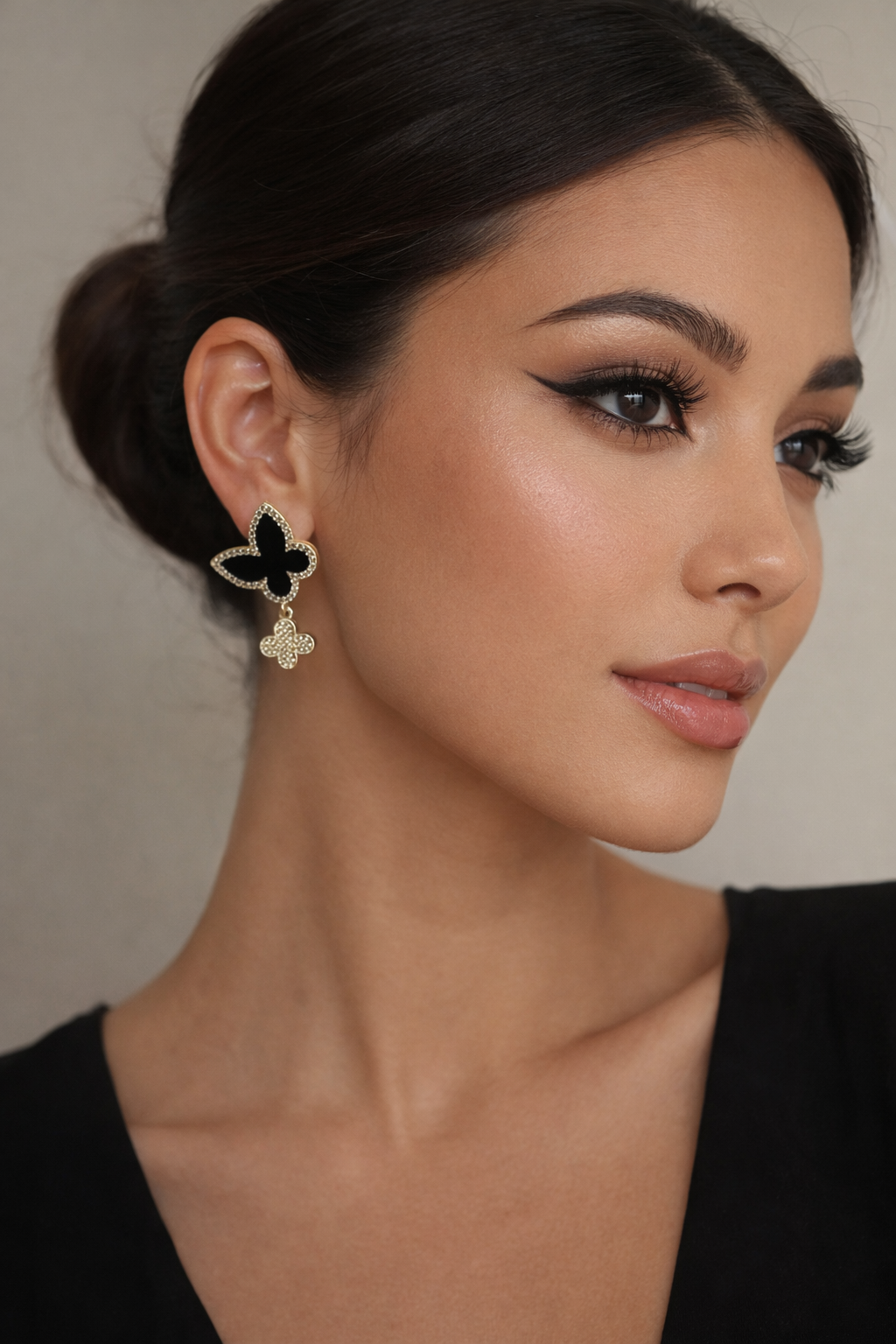Elegantes Schmetterlings-Ohrhänger mit schwarzem Akzent & zirkonia