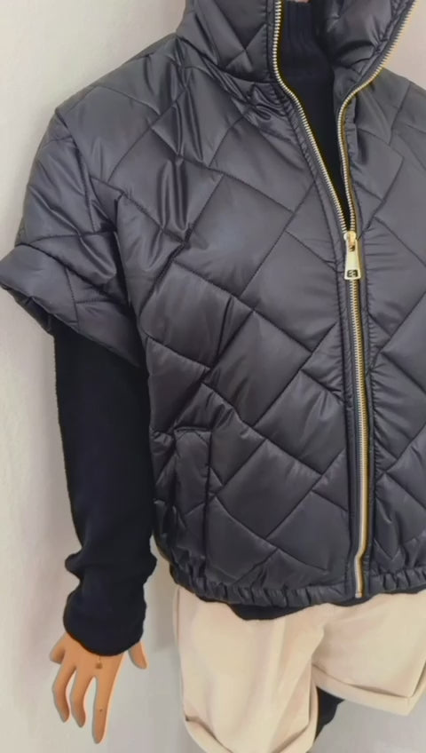 Stylische schwarze Steppweste